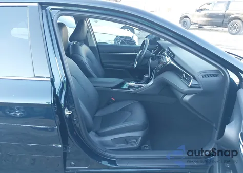 2020 Toyota Camry Xle z USA, uszkodzony, nr VIN 4T1F11AK6LU859115